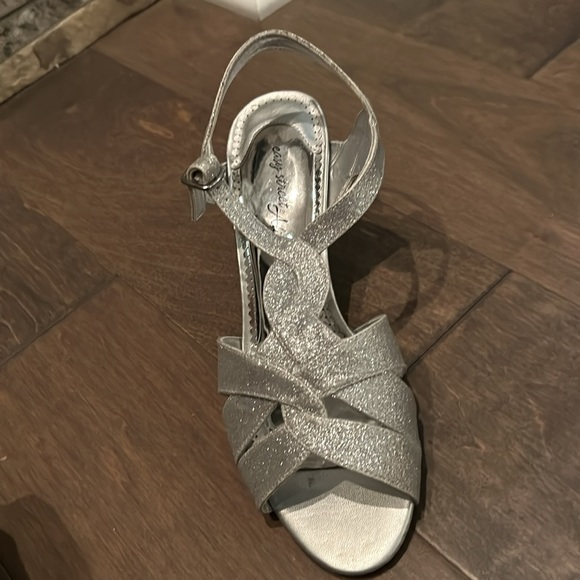 Easy street alive 5 never worn shoes!!!! - Picture 2 of 5